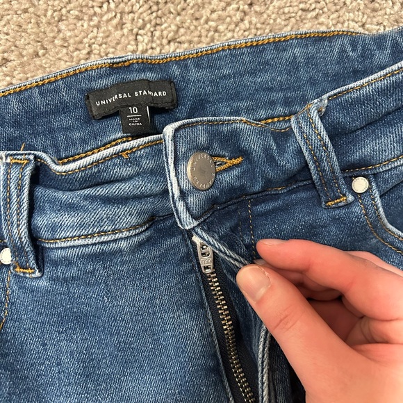 Women’s Universal Standard Dark Wash High Rise Straight Leg jeans. Size 10 - Picture 3 of 9